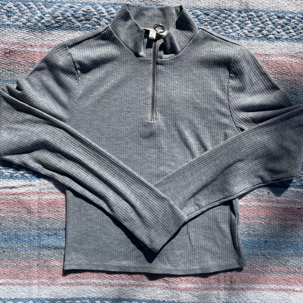 Grey long sleeve ribbed shirt with half zip